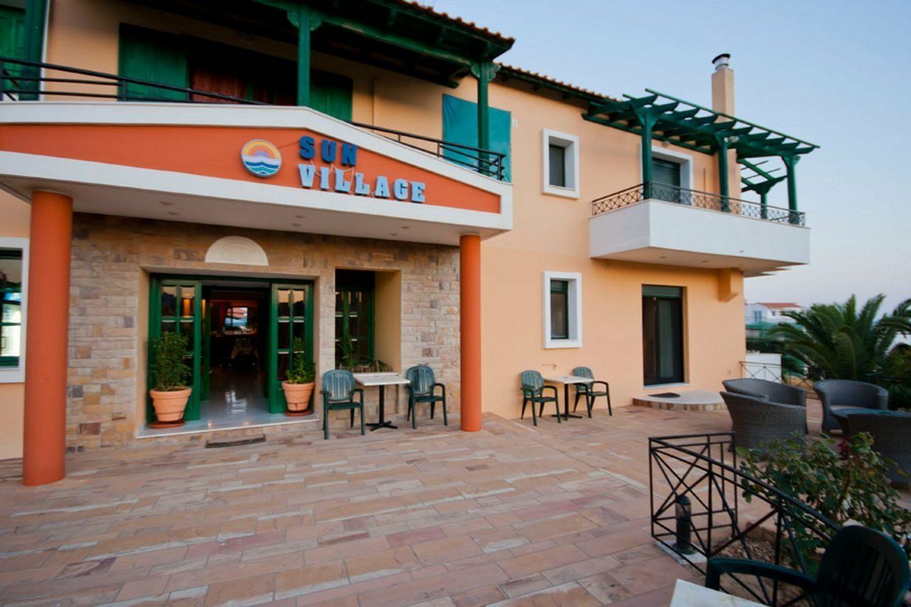 Sun Village Hotel Apartments Megás Limniónas Exteriör bild